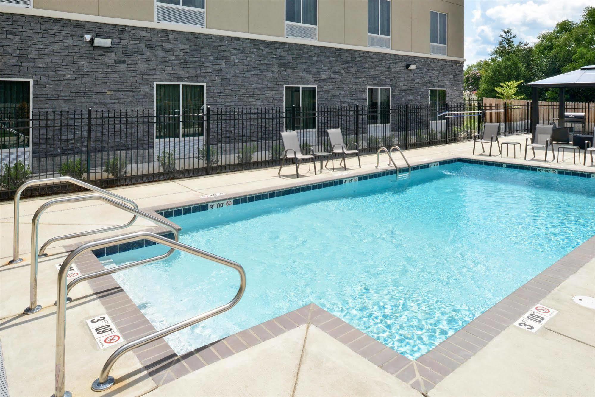 Americas Best Value Inn & Suites Horn Lake Exterior photo